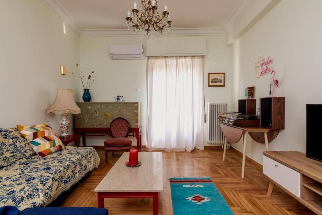 אתונה Iphigenia 2 Bedroom Retro Downtown Apartment מראה חיצוני תמונה