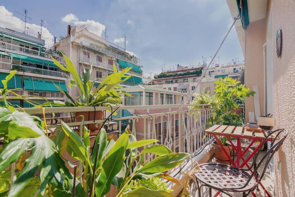 אתונה Iphigenia 2 Bedroom Retro Downtown Apartment מראה חיצוני תמונה