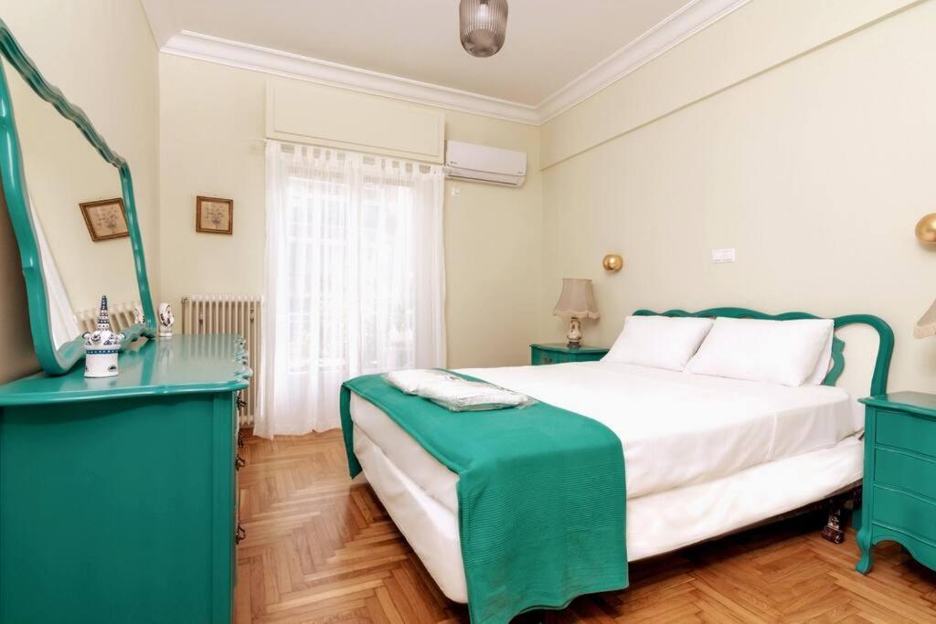 אתונה Iphigenia 2 Bedroom Retro Downtown Apartment מראה חיצוני תמונה