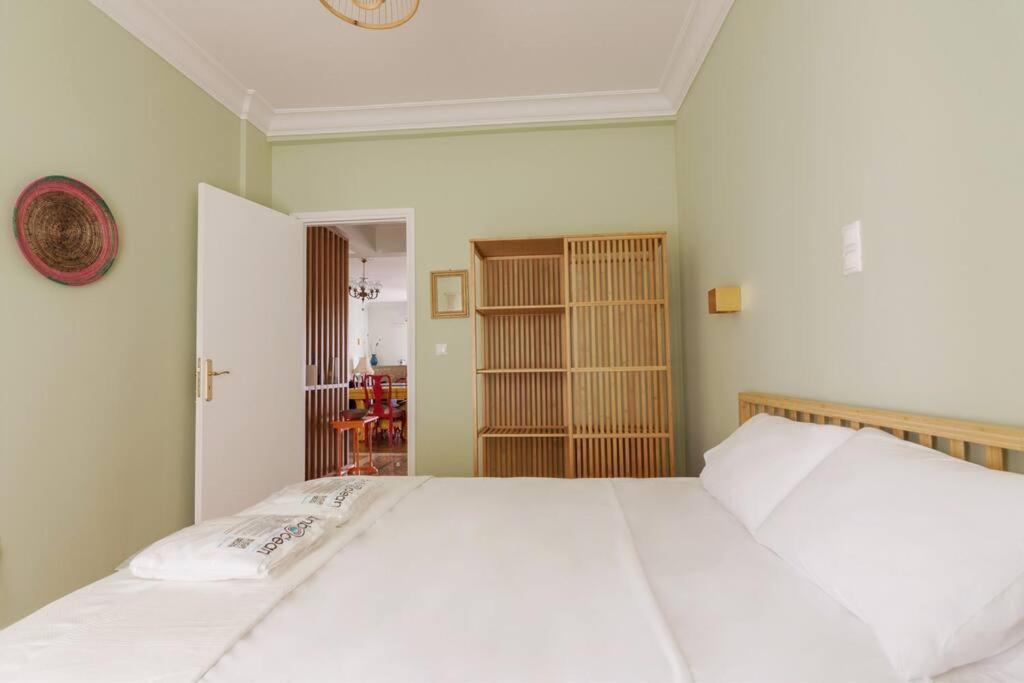 אתונה Iphigenia 2 Bedroom Retro Downtown Apartment מראה חיצוני תמונה