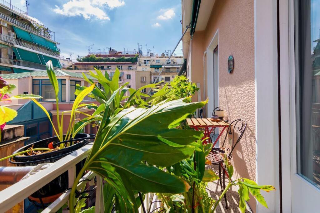 אתונה Iphigenia 2 Bedroom Retro Downtown Apartment מראה חיצוני תמונה
